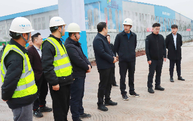 南溪經(jīng)開(kāi)區(qū)黨工委副書(shū)記、管委會(huì)主任李勇一行蒞臨遠(yuǎn)東股份宜賓智能產(chǎn)業(yè)園調(diào)研指導(dǎo)