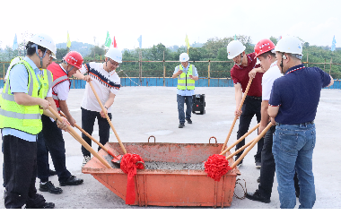 喜封金頂！宜賓遠(yuǎn)東電纜二期交聯(lián)機(jī)主機(jī)樓圓滿封頂，產(chǎn)能升級再啟新程。